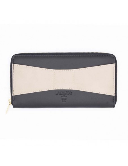Lunetta's woman cardholder
