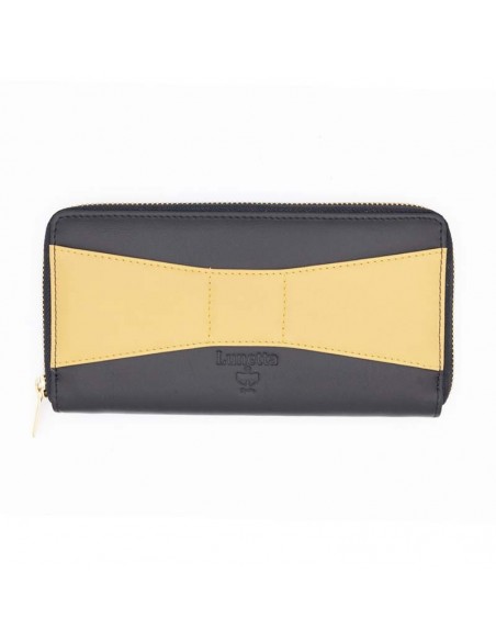 Lunetta's woman cardholder