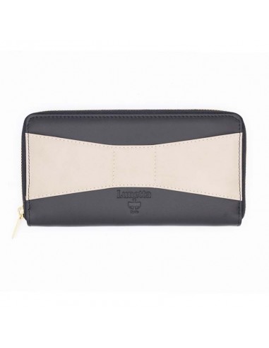 Lunetta's woman cardholder