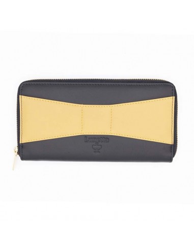 Lunetta's woman cardholder