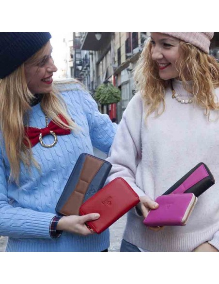 Lunetta's woman cardholder